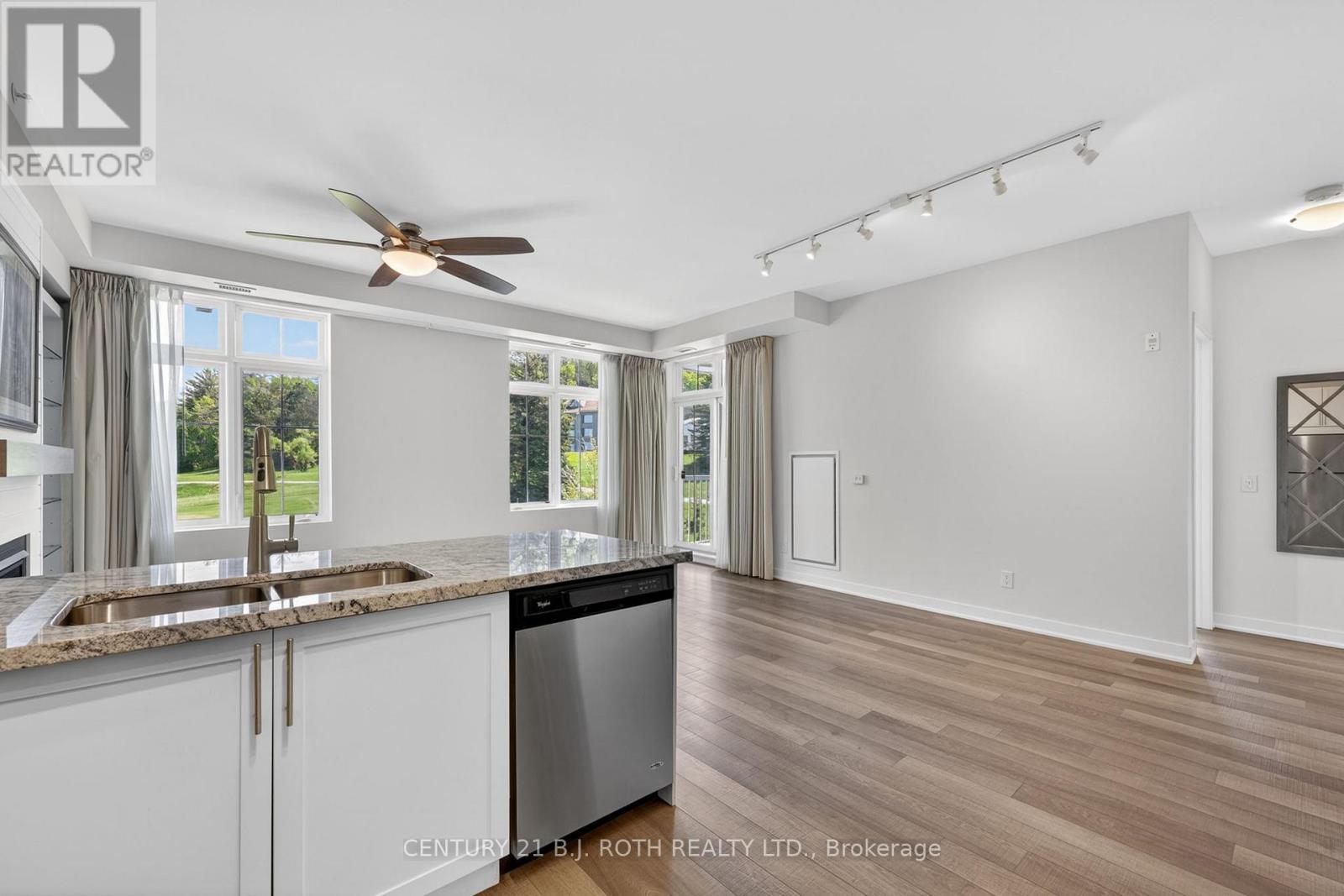 310 - 40 Horseshoe Boulevard Property Photo 6