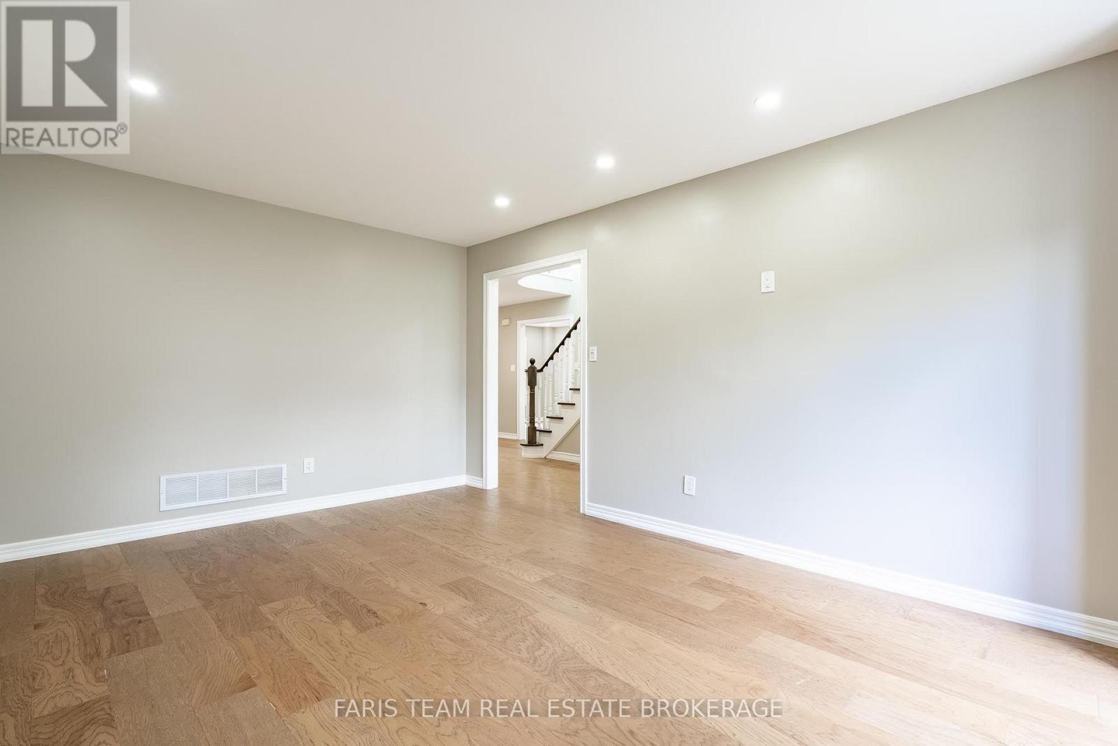 186 Ferndale Drive S Property Photo 14