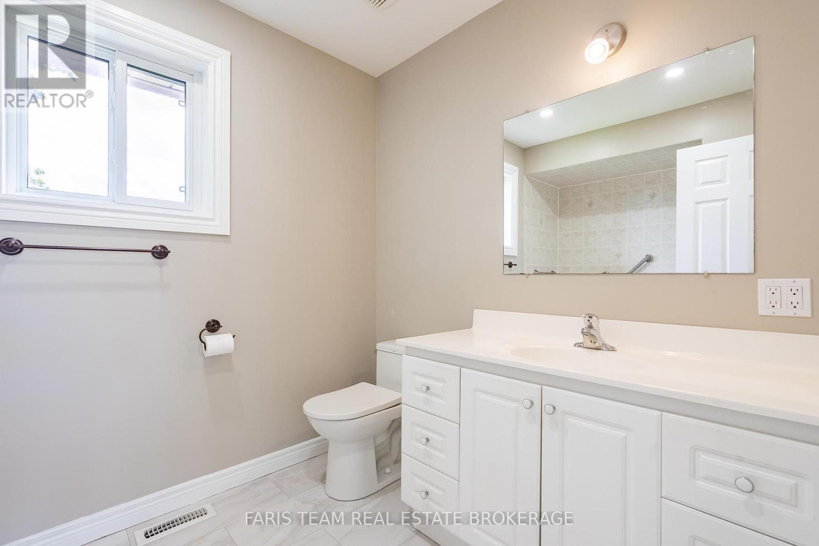 186 Ferndale Drive S Property Photo 26
