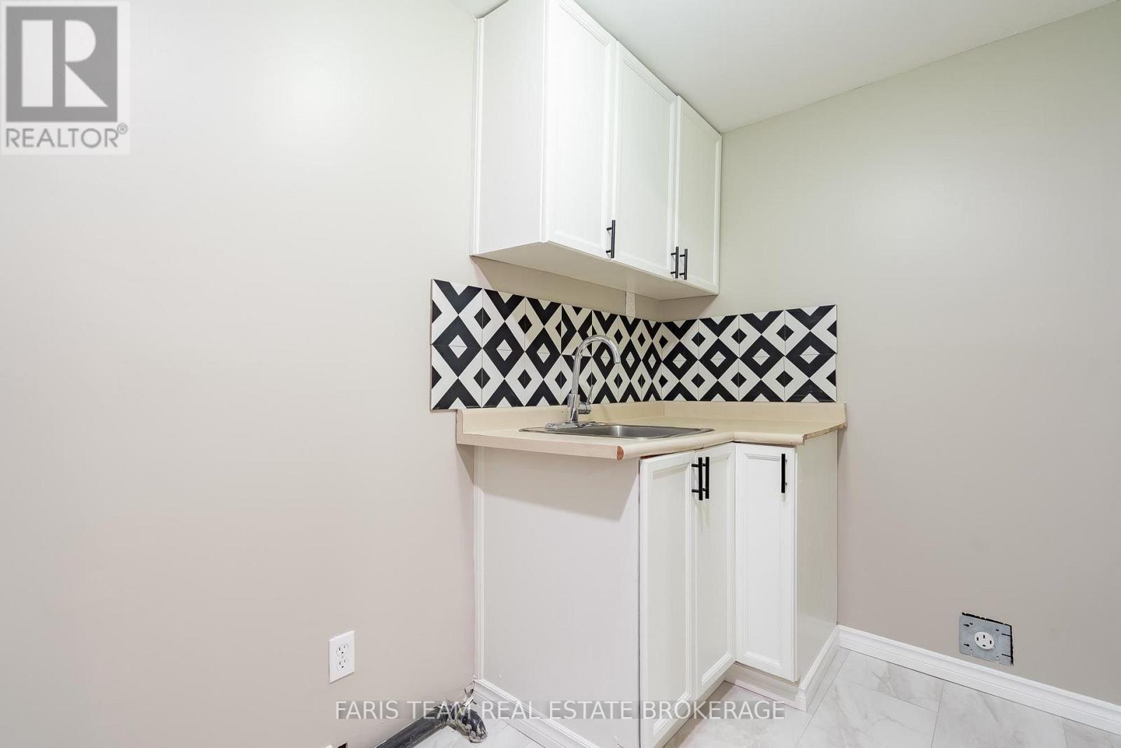 186 Ferndale Drive S Property Photo 27