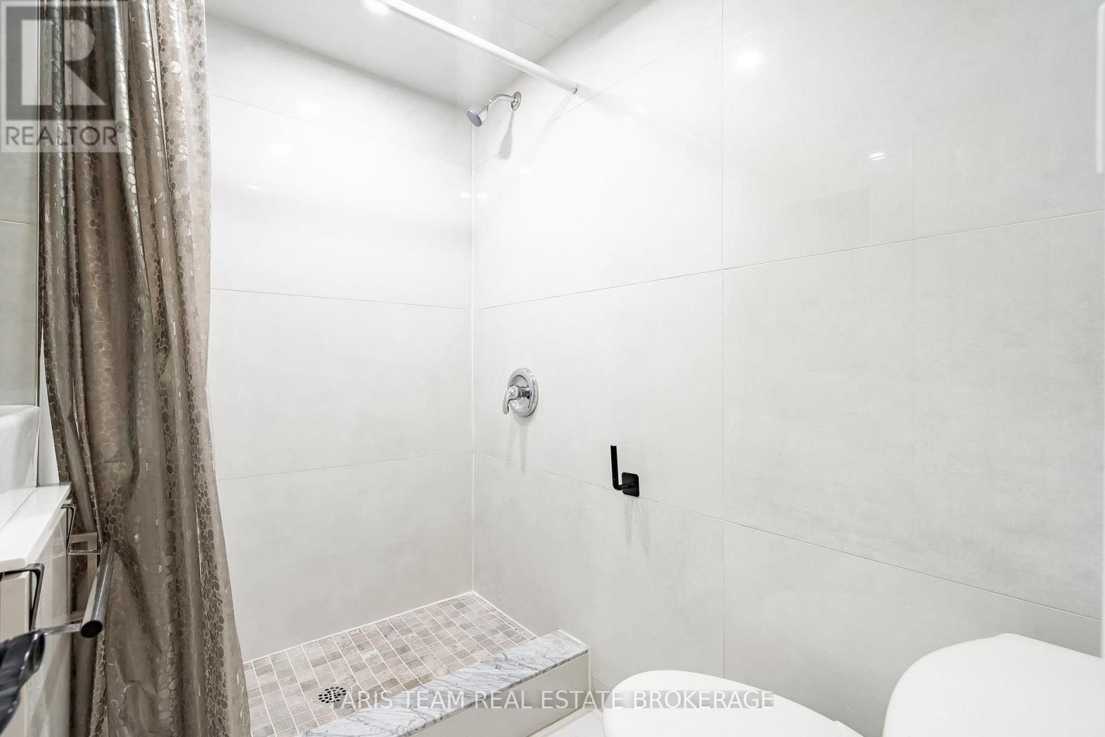 186 Ferndale Drive S Property Photo 34