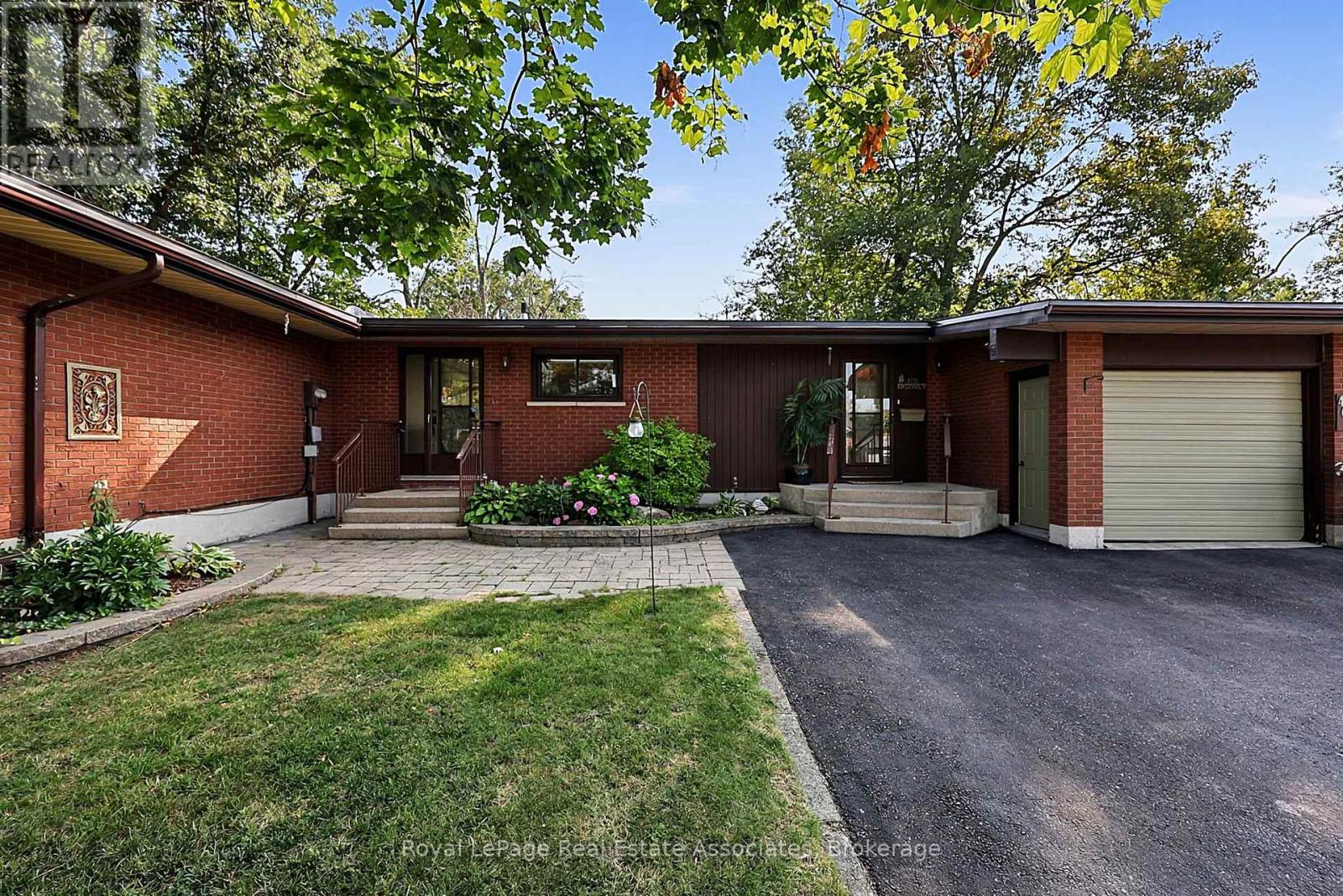 408 Mooney Crescent Property Photo 2