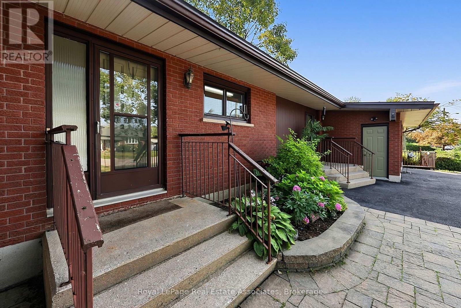 408 Mooney Crescent Property Photo 3