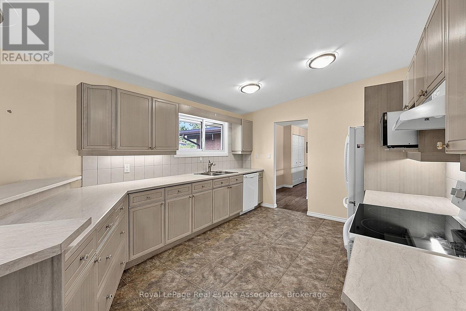 408 Mooney Crescent Property Photo 14