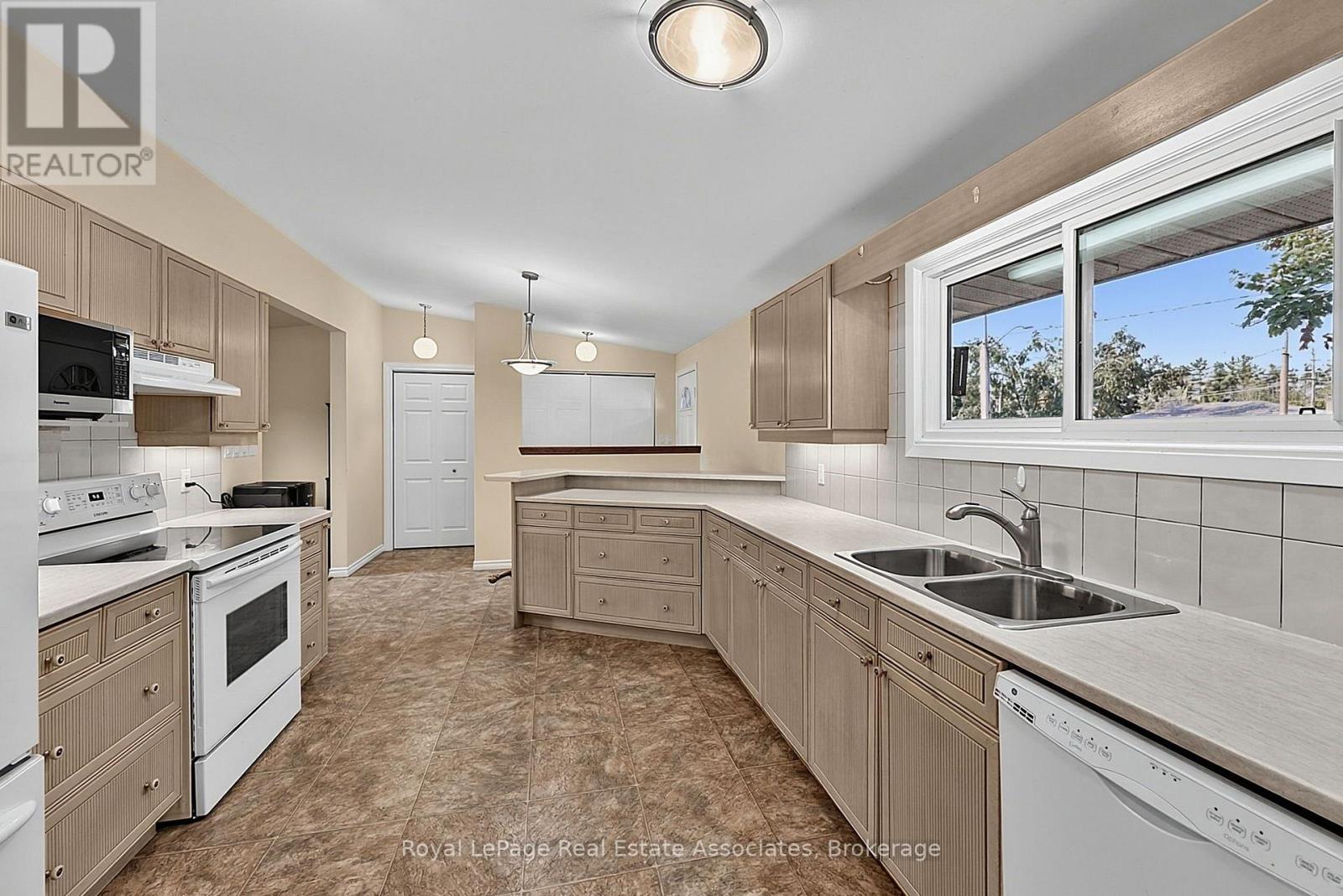 408 Mooney Crescent Property Photo 16