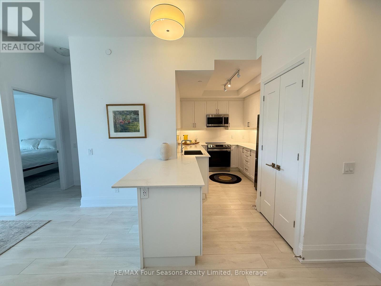 514 - 1 Hume Street W Property Photo 5