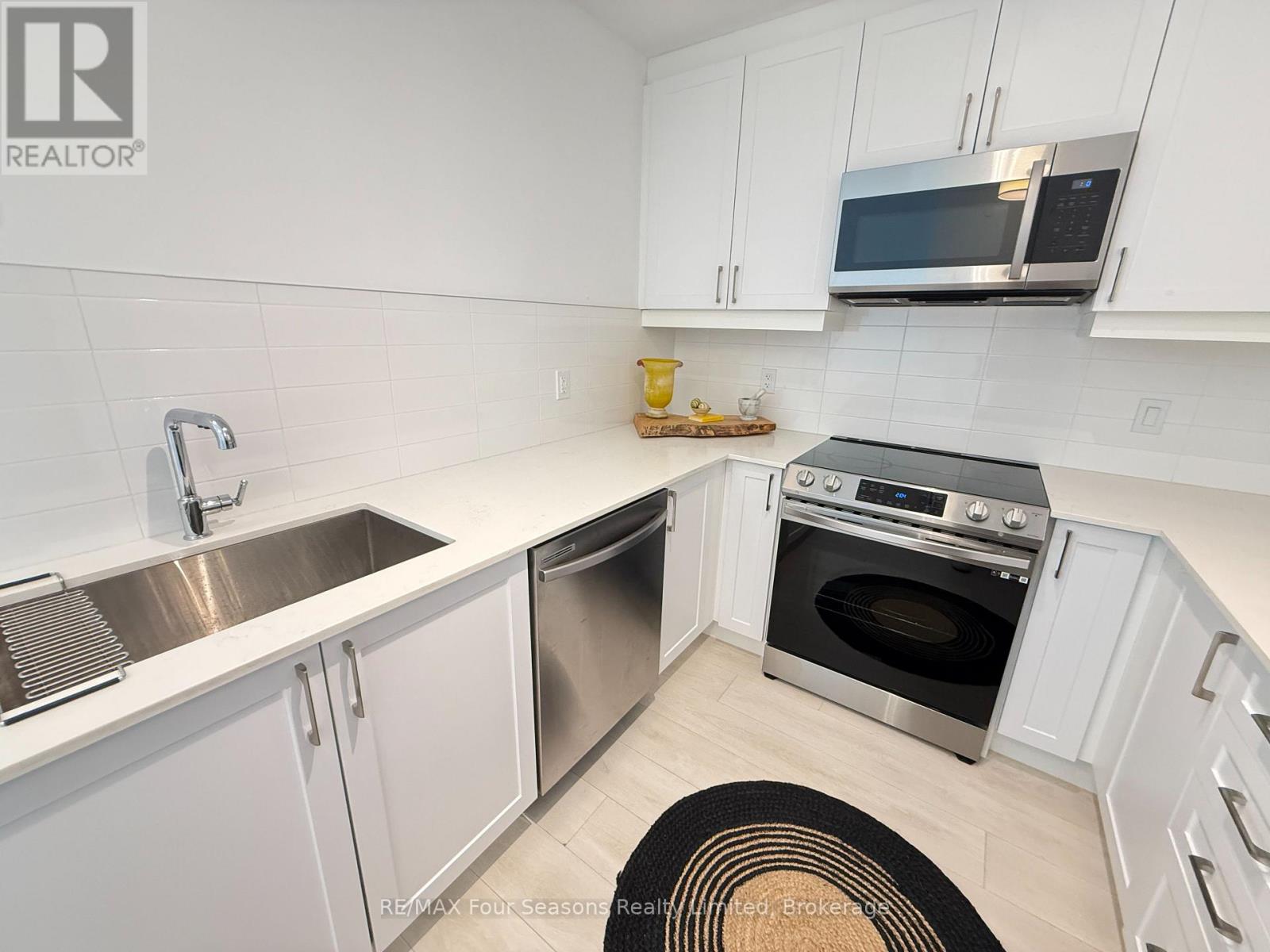514 - 1 Hume Street W Property Photo 7