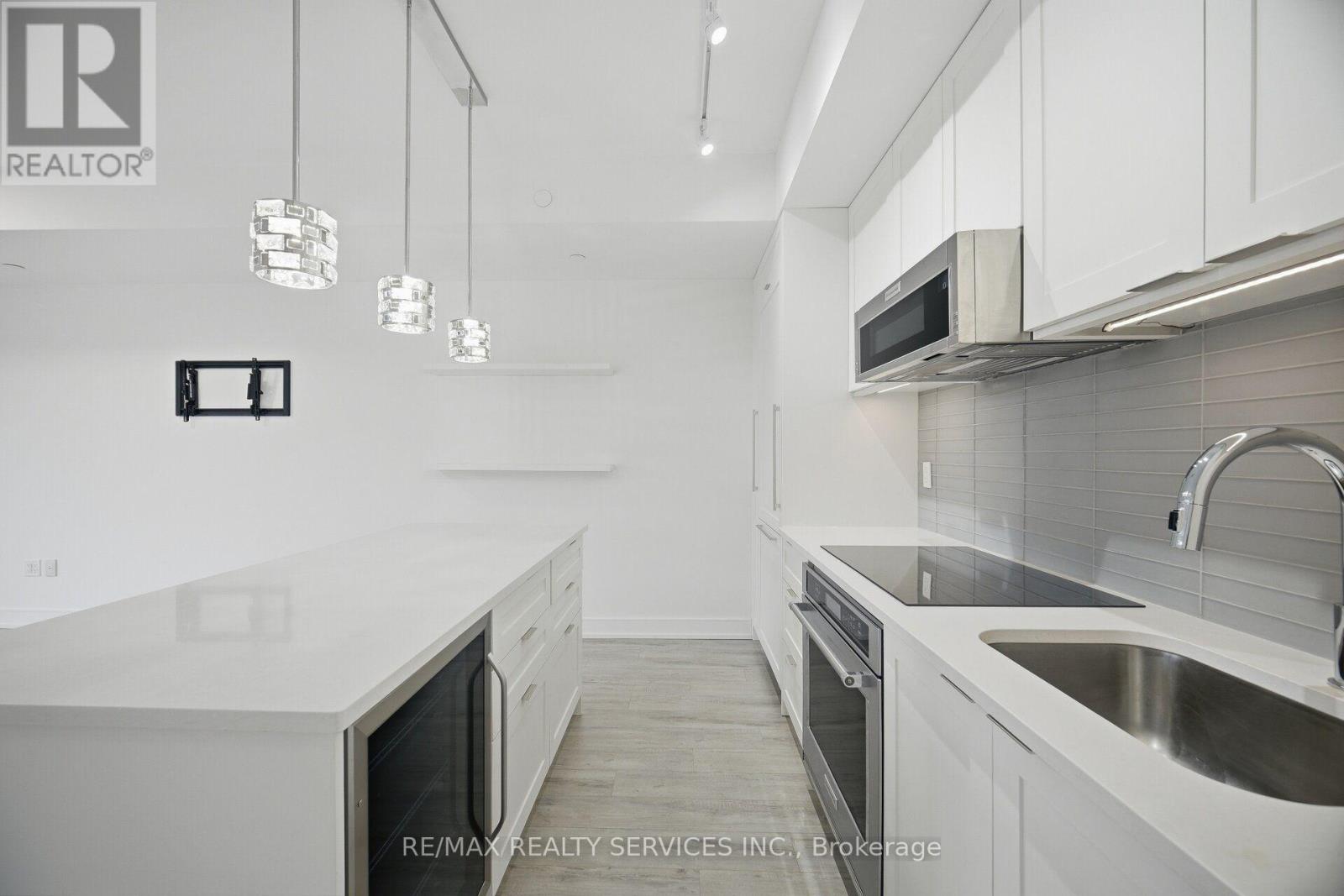 620 - 185 Dunlop Street E Property Photo 11