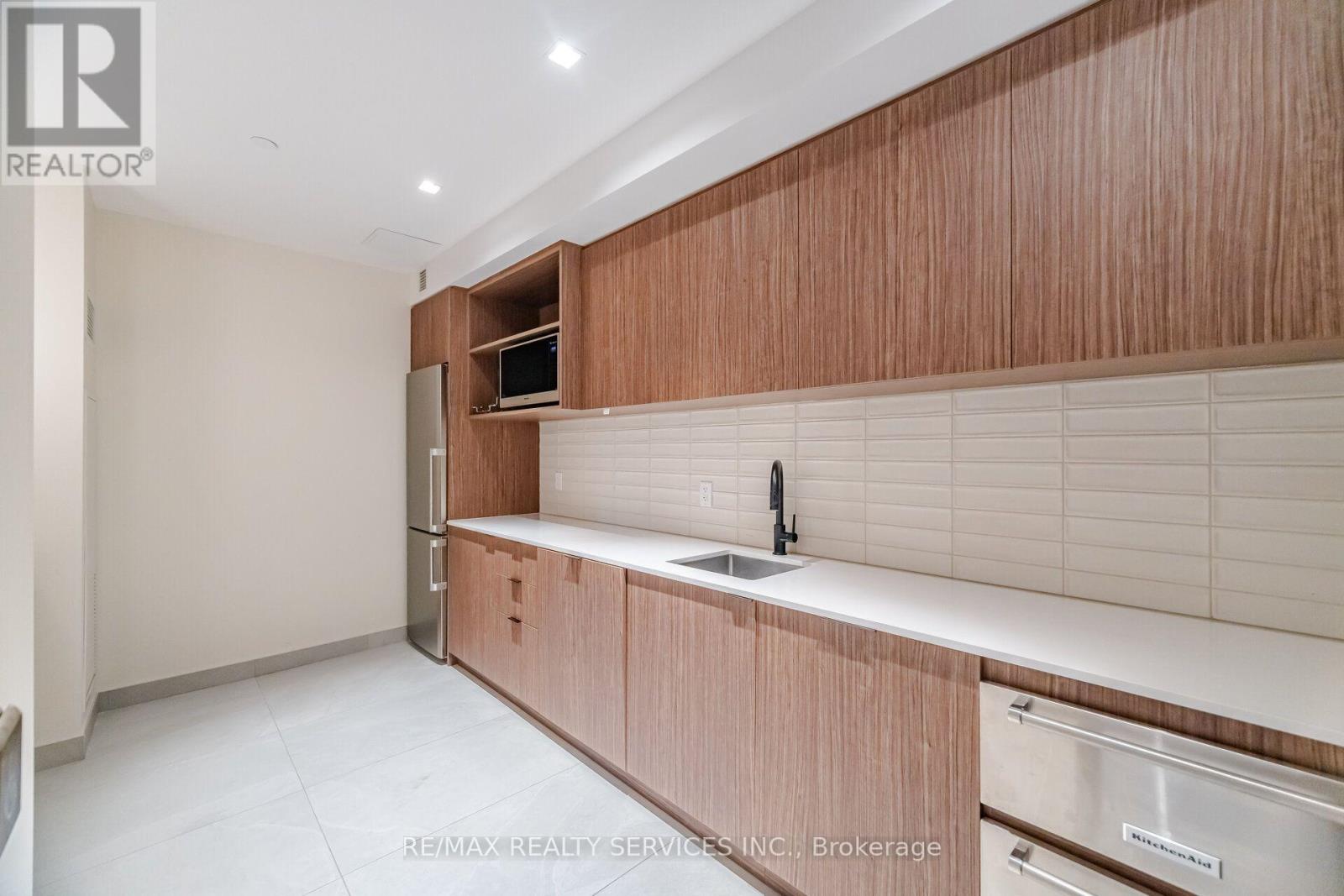 620 - 185 Dunlop Street E Property Photo 43