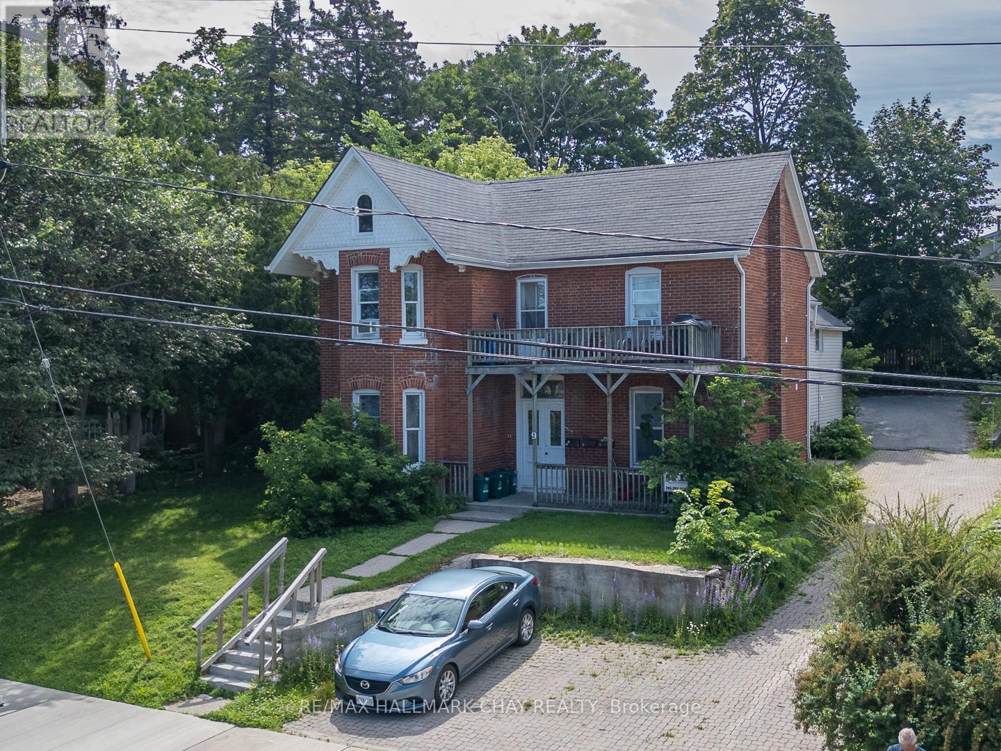 9 Penetang Street Property Photo 3