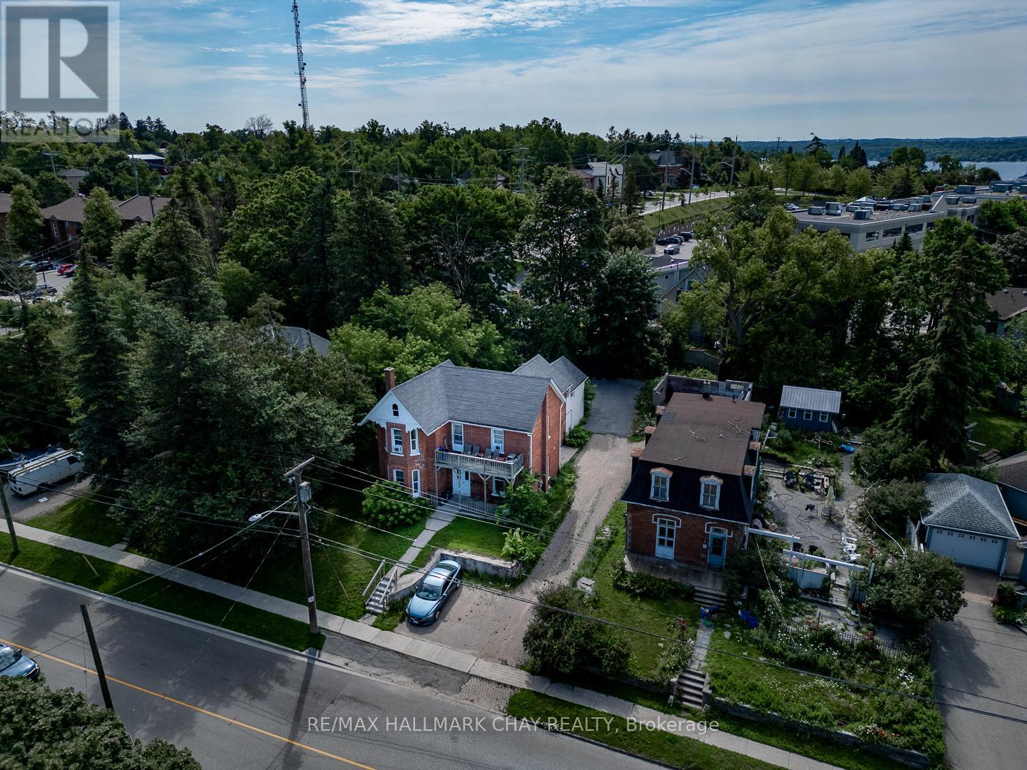9 Penetang Street Property Photo 4