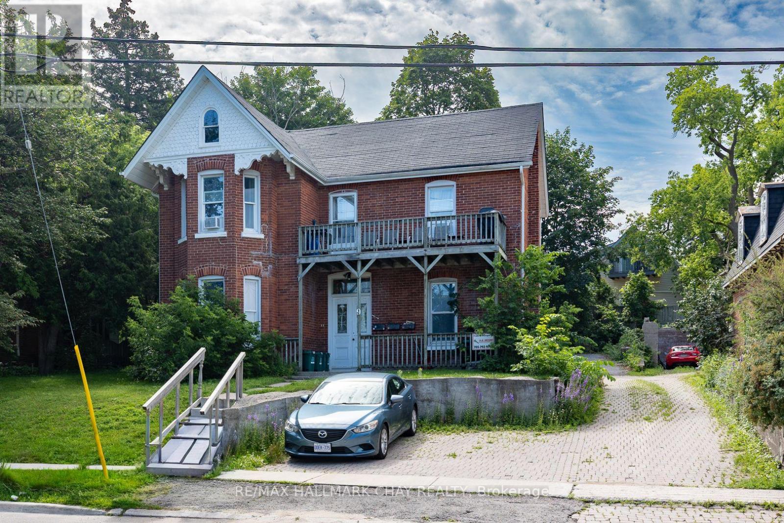 9 Penetang Street Property Photo 11