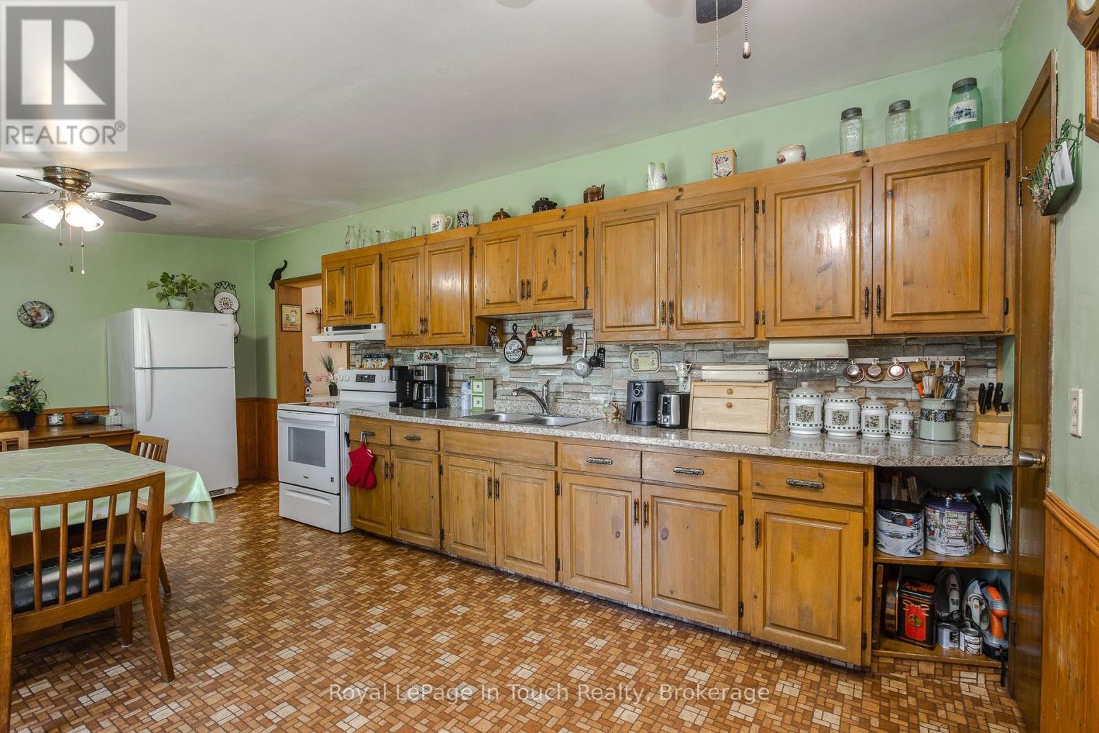 323 William Street Property Photo 2