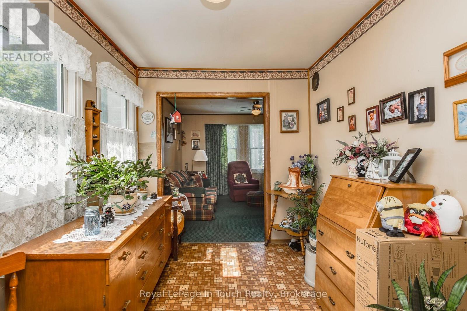 323 William Street Property Photo 4