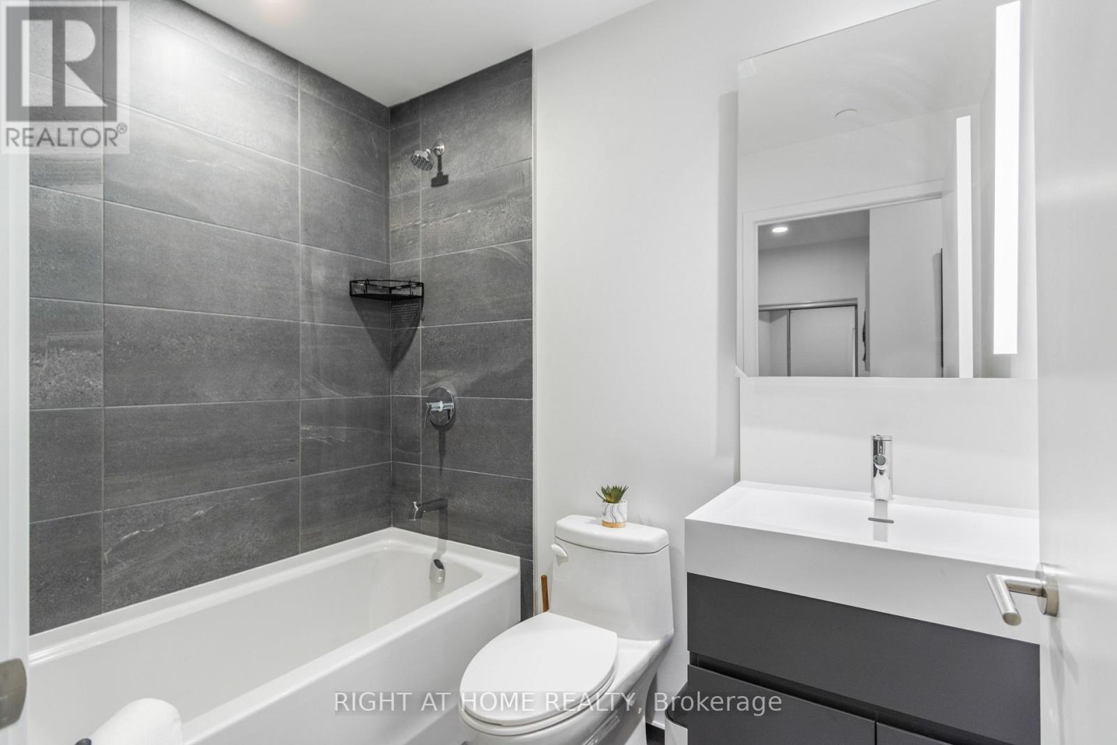 2407 - 39 Mary Street Property Photo 10