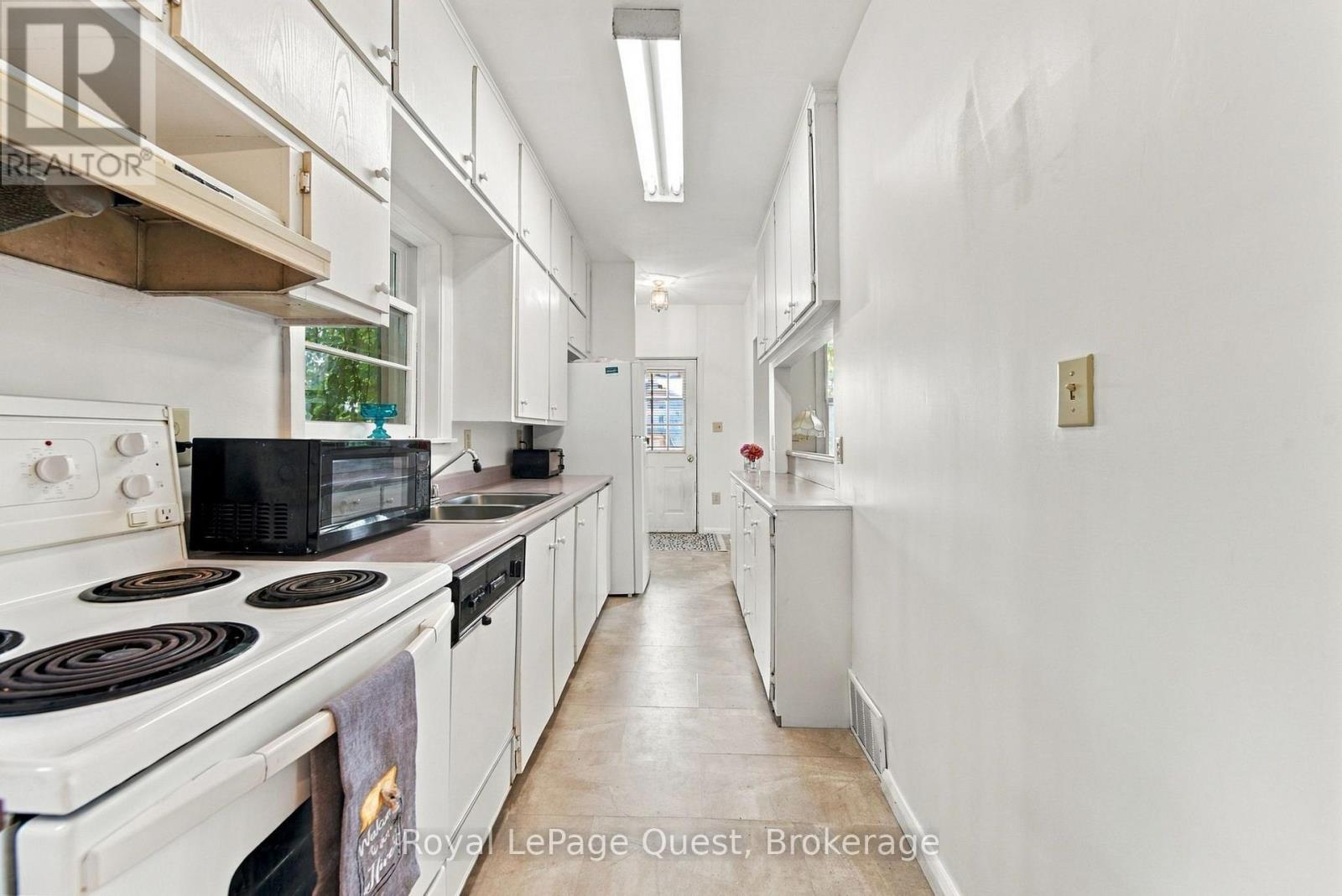 148 Coldwater Road W Property Photo 4