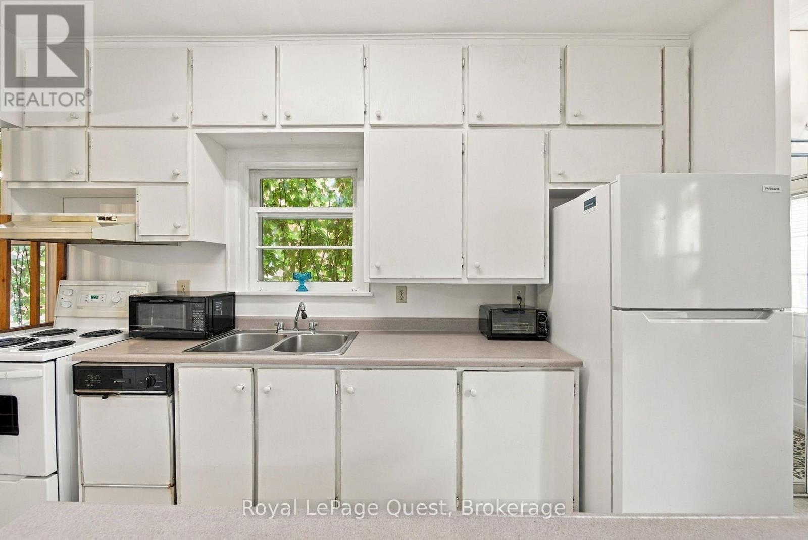 148 Coldwater Road W Property Photo 5