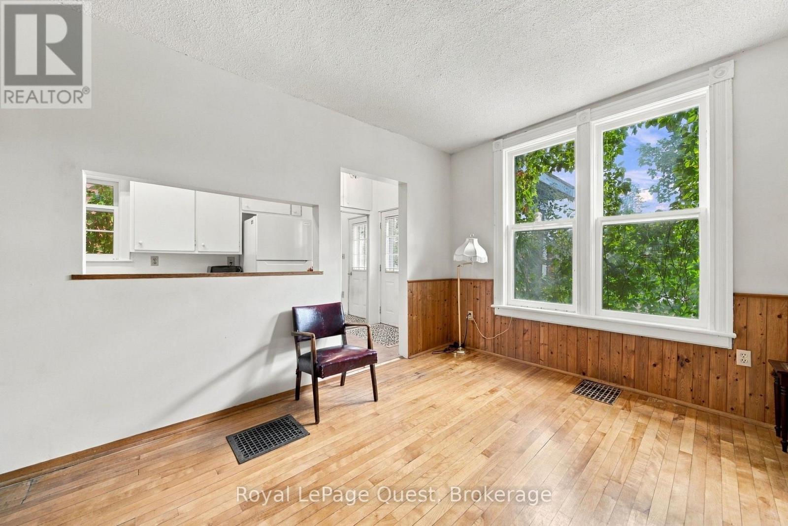 148 Coldwater Road W Property Photo 8
