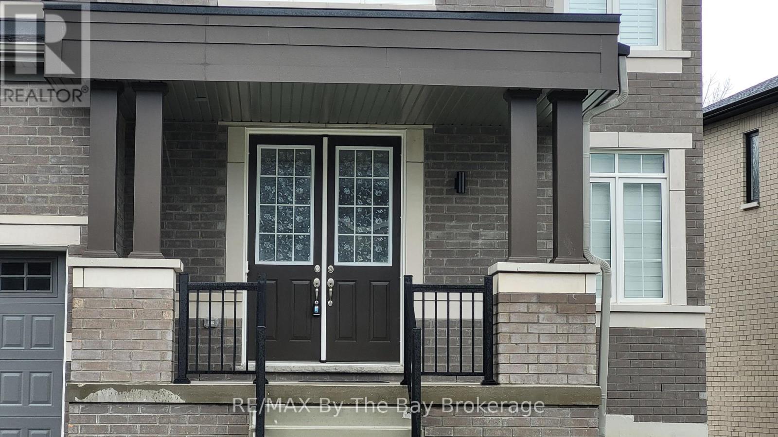 32 Rosanne Circle Property Photo 2