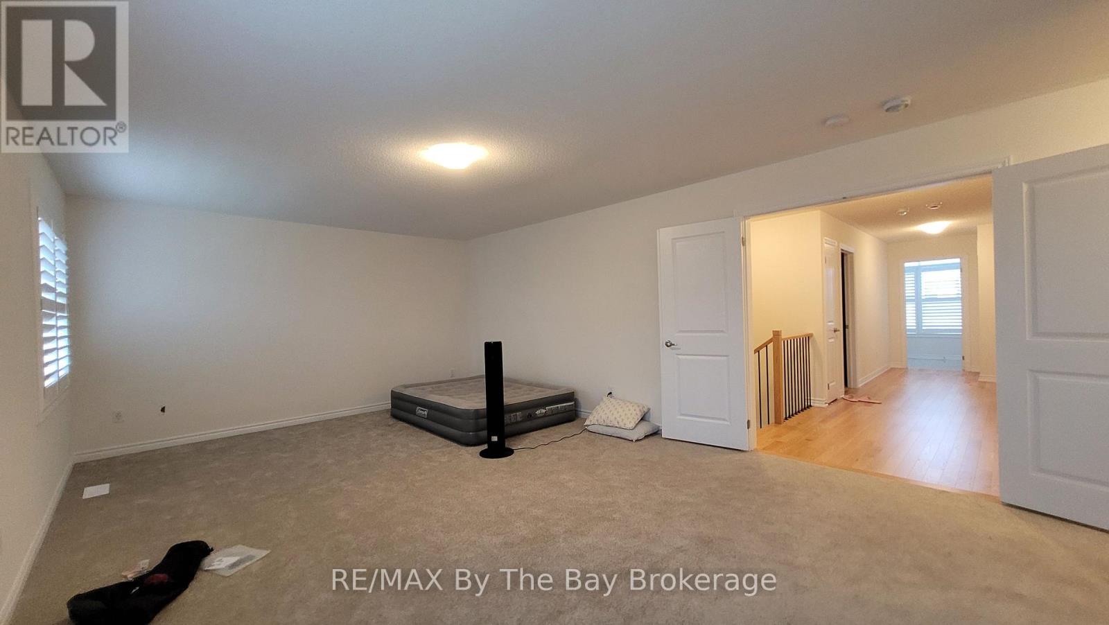 32 Rosanne Circle Property Photo 17