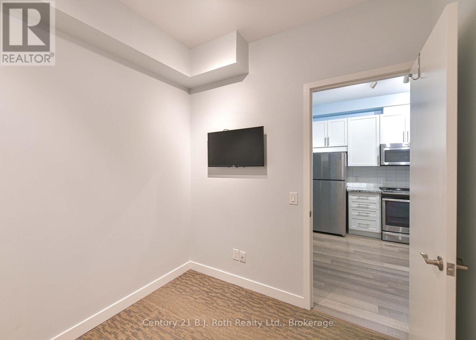 Suite 206 - 40 Horseshoe Boulevard Property Photo 21