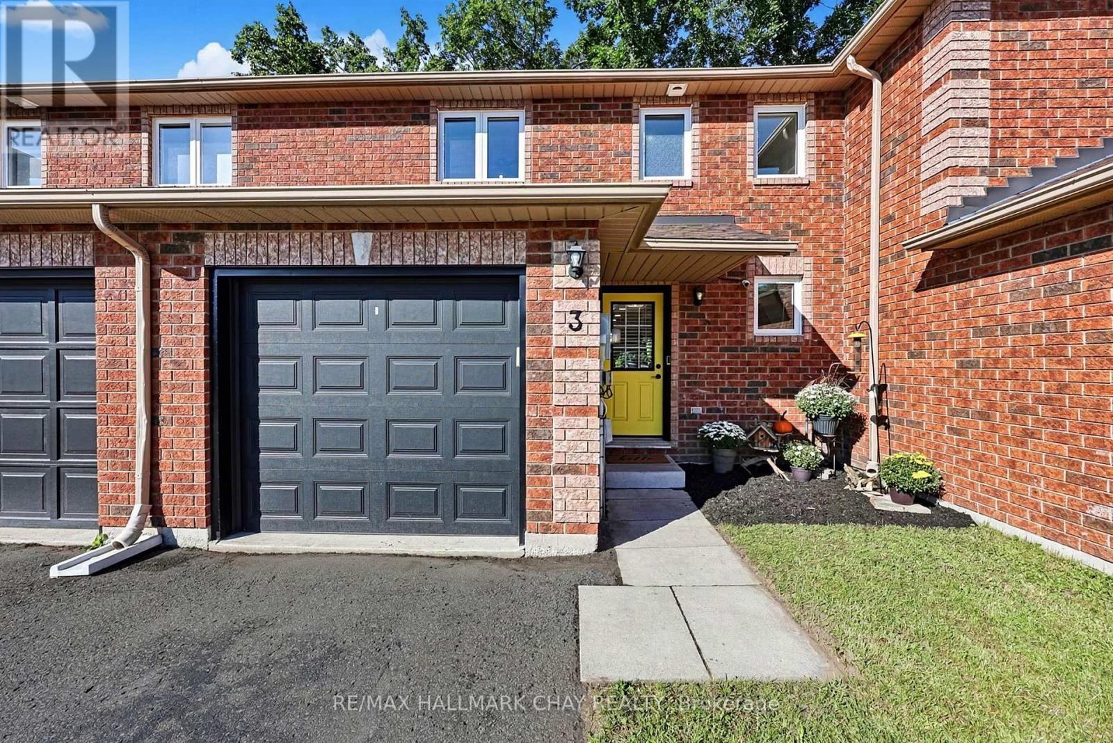 3 - 38 Kenwell Crescent Property Photo 2