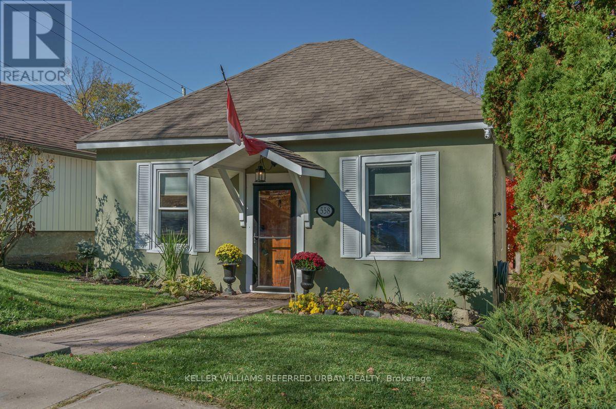 558 Elizabeth Street Property Photo 4