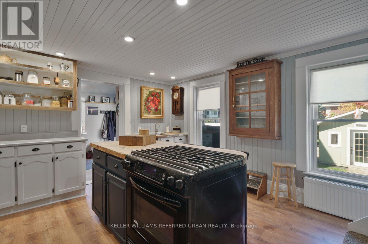 558 Elizabeth Street Property Photo 6