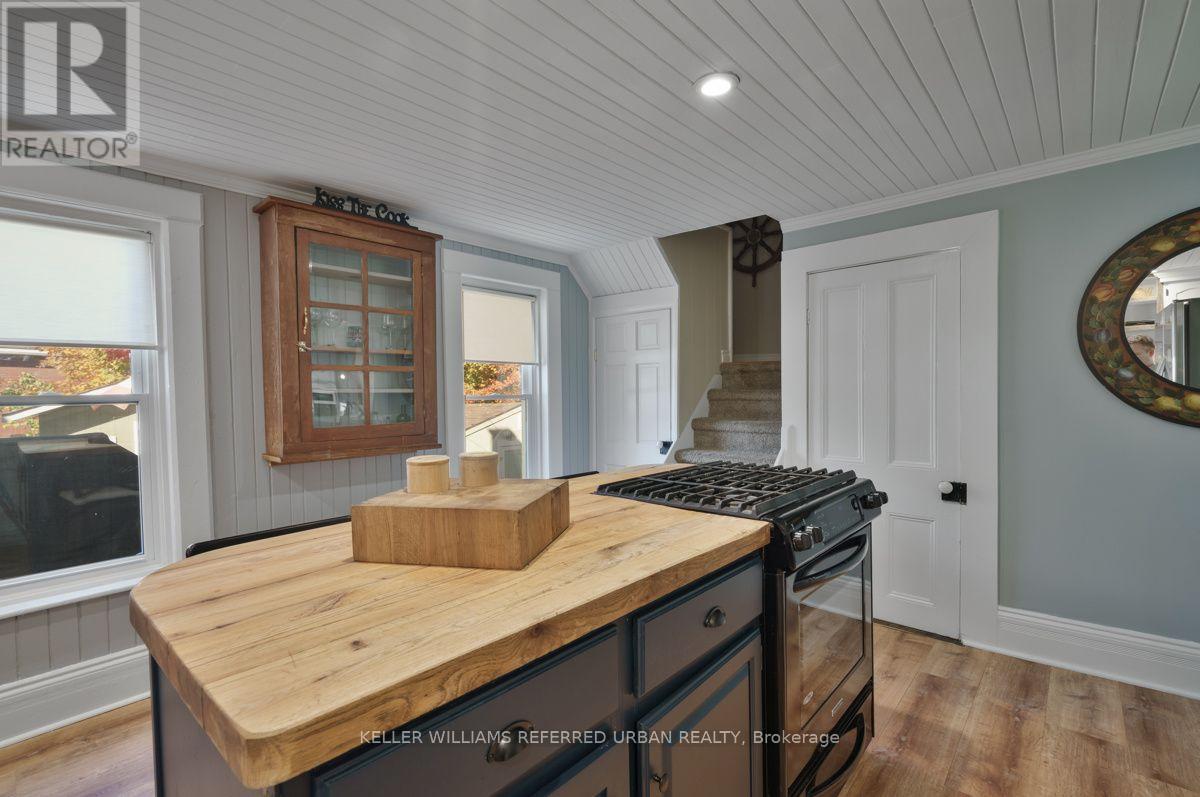 558 Elizabeth Street Property Photo 11