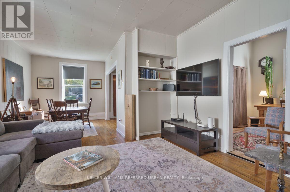 558 Elizabeth Street Property Photo 16