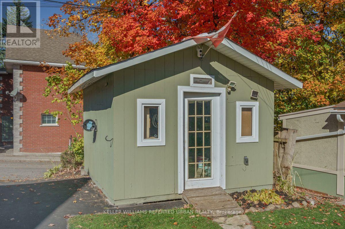 558 Elizabeth Street Property Photo 30