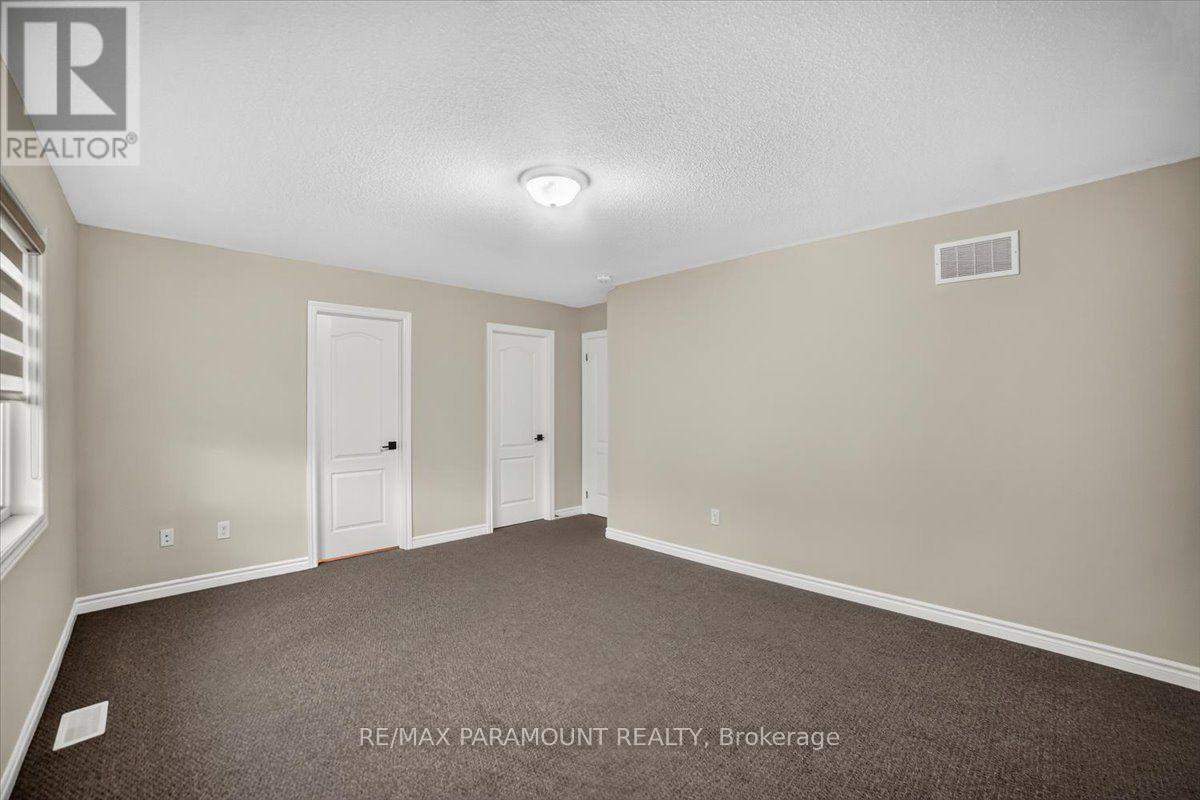 61 Tracey Lane E Property Photo 20