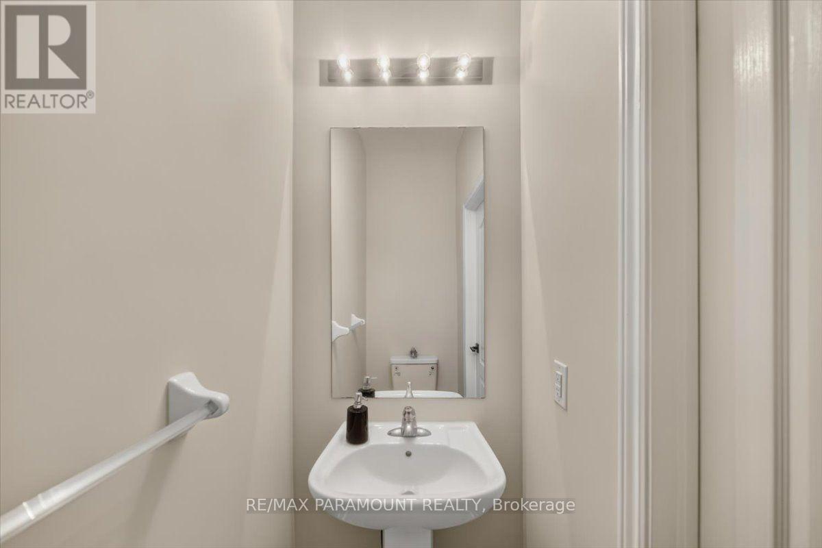 61 Tracey Lane E Property Photo 37