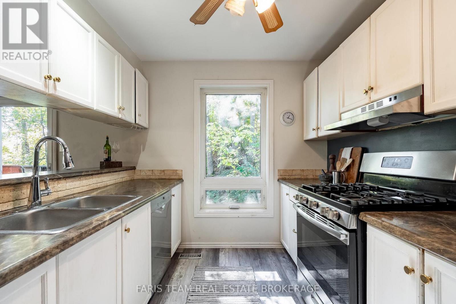 29 Oneida Avenue Property Photo 4