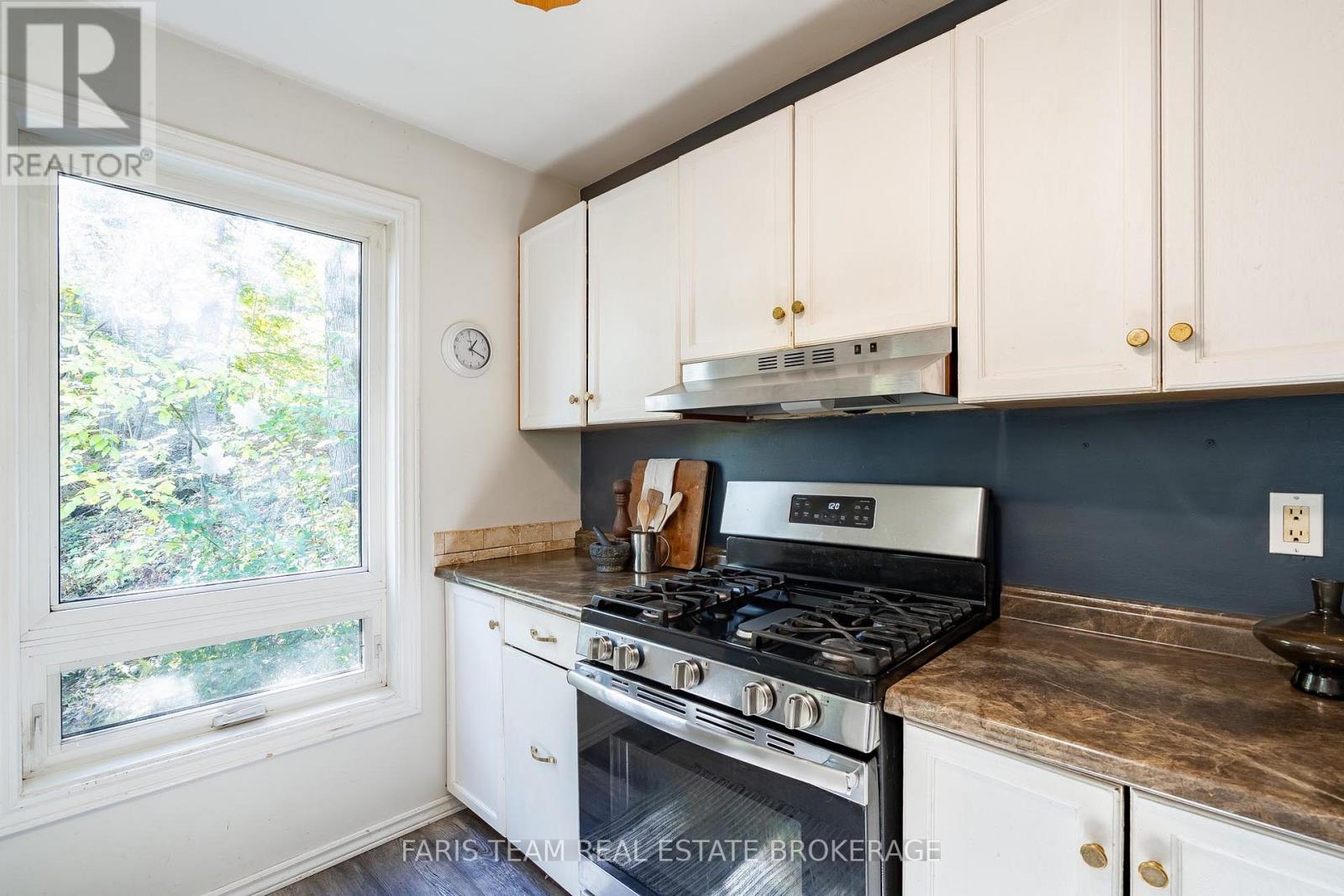 29 Oneida Avenue Property Photo 5