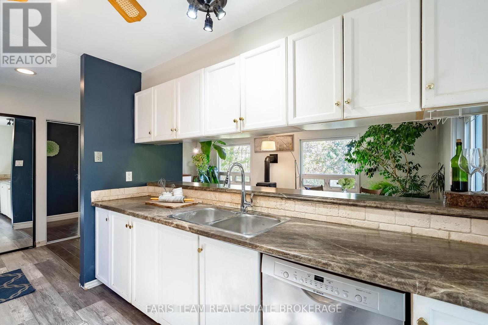 29 Oneida Avenue Property Photo 8