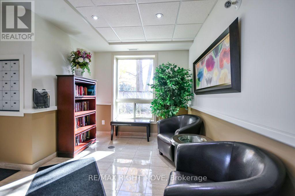 Unit 302 - 9 Westmount Drive S Property Photo 3