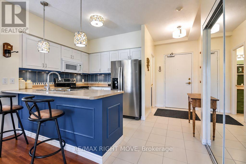 Unit 302 - 9 Westmount Drive S Property Photo 5