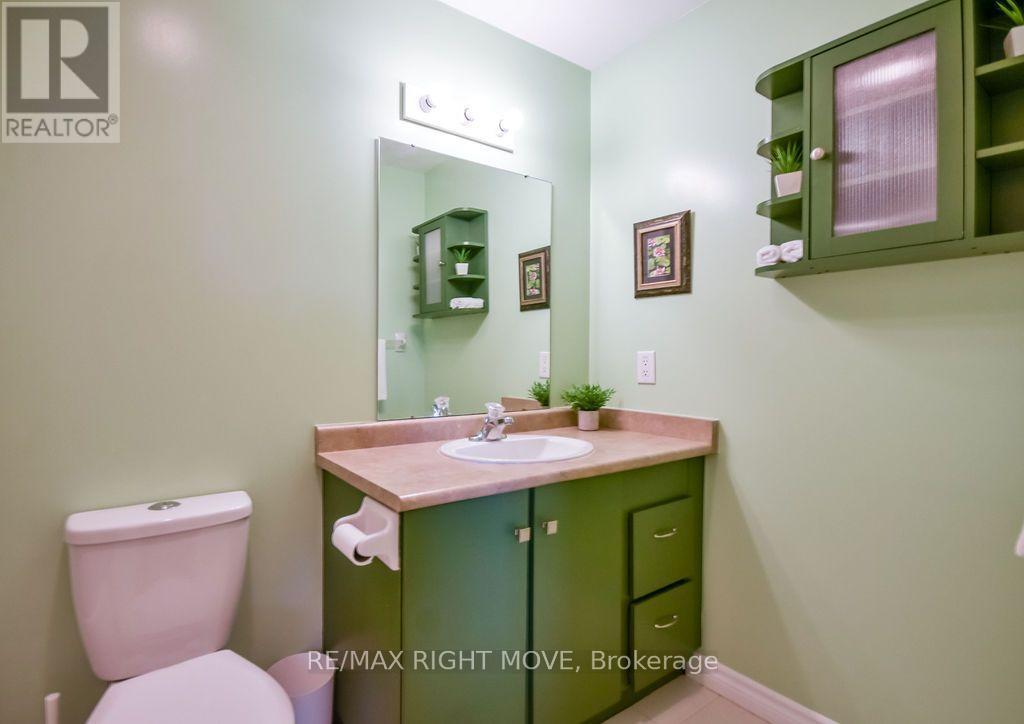 Unit 302 - 9 Westmount Drive S Property Photo 24