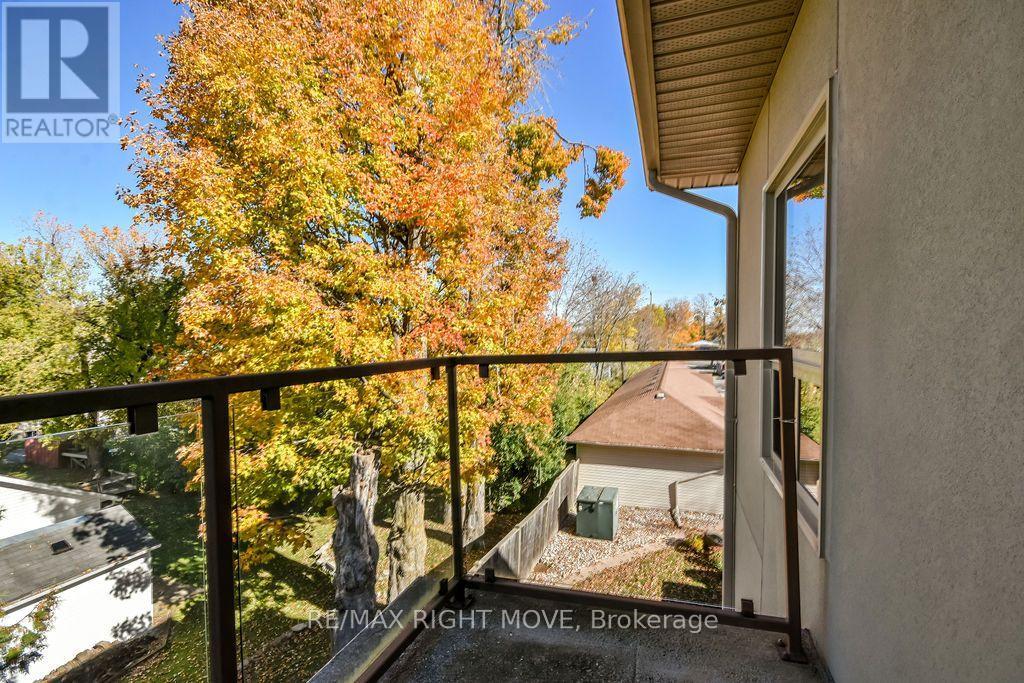 Unit 302 - 9 Westmount Drive S Property Photo 27