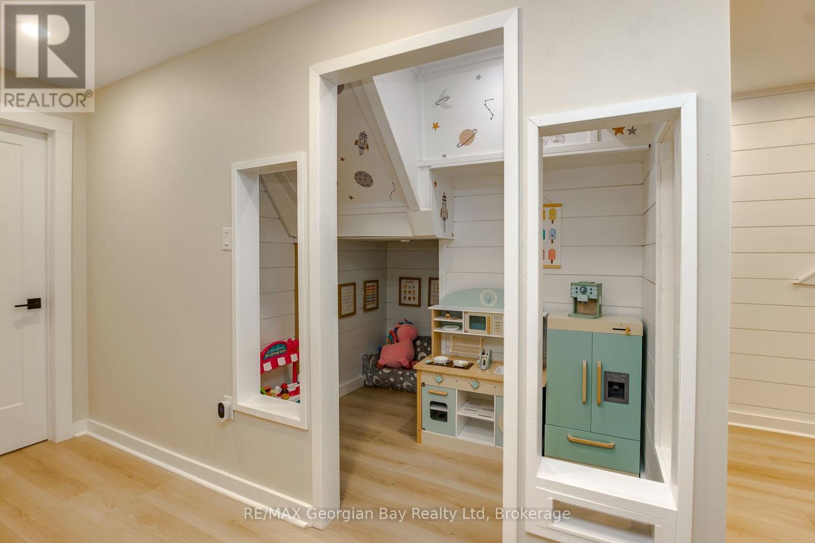 475 Athabaska Street Property Photo 28