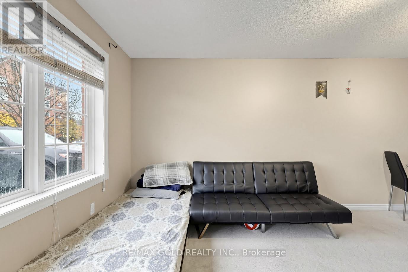 9 - 57 Ferndale Drive S Property Photo 3