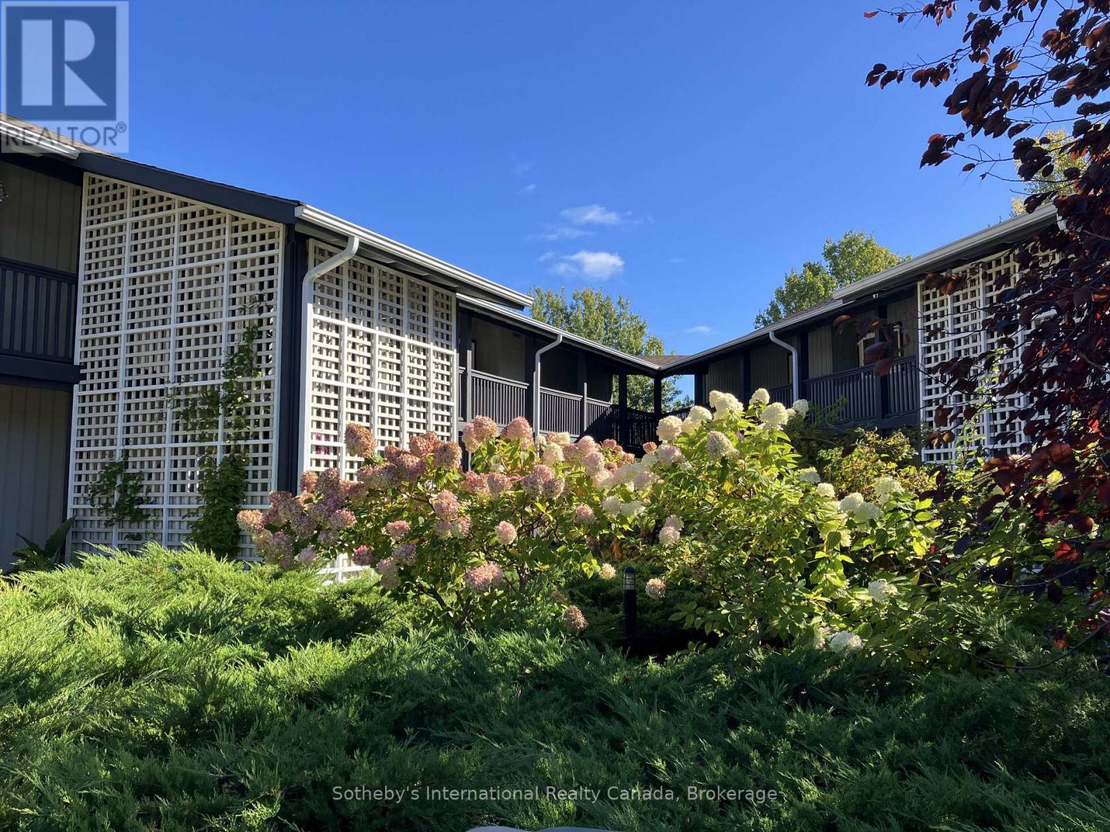 679 Johnston Park Avenue Property Photo 4