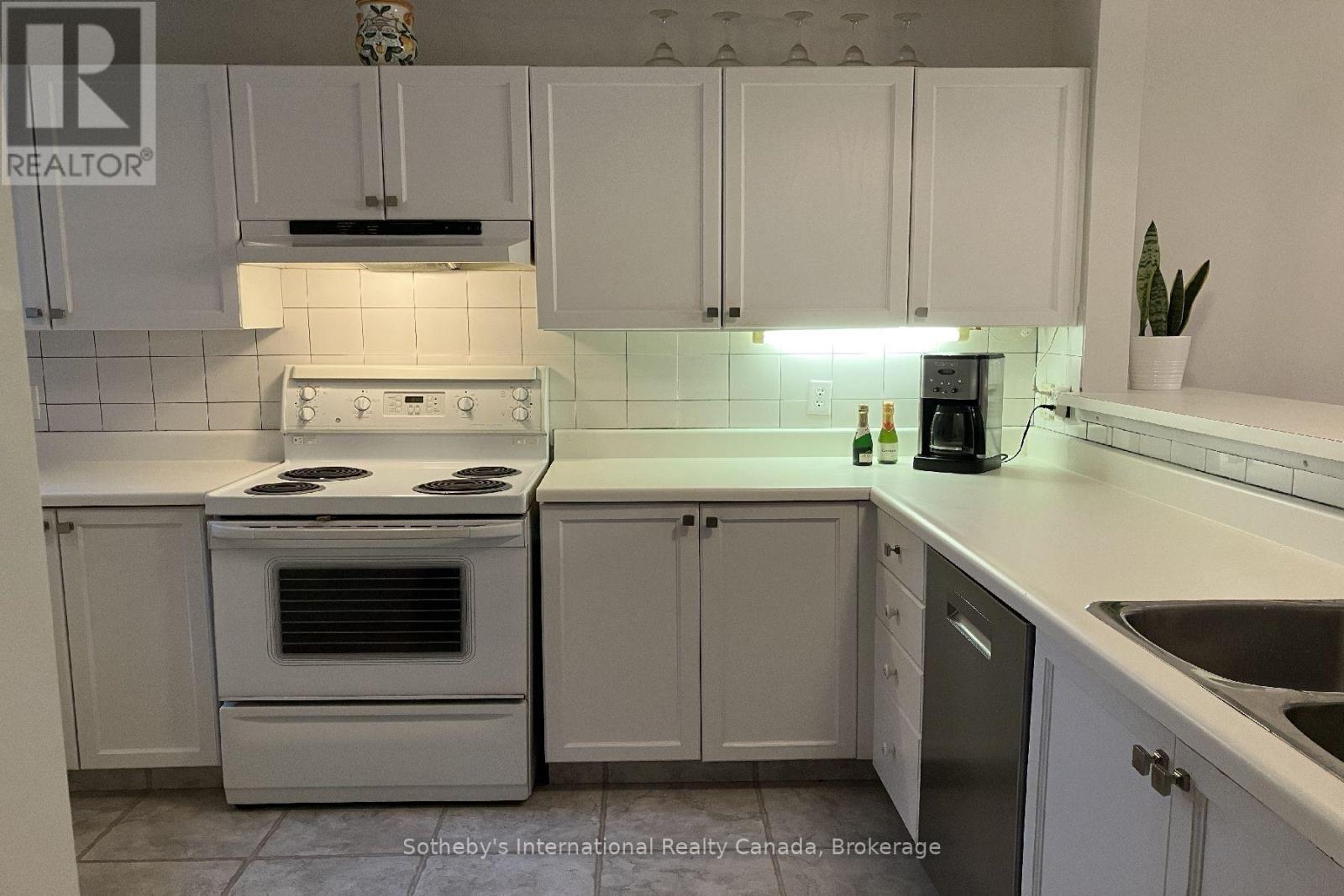903 Cedar Pointe Court Property Photo 10