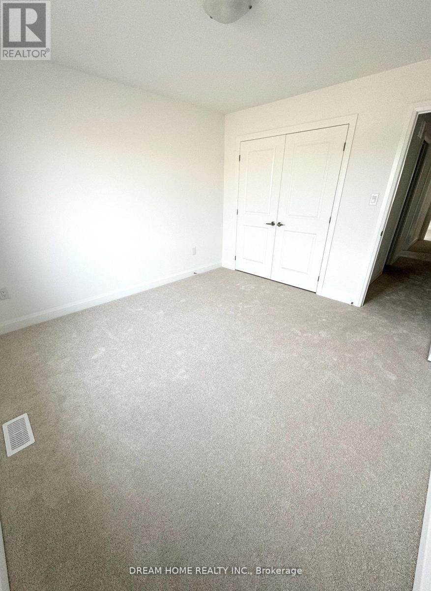 7 Gateway Drive Property Photo 9