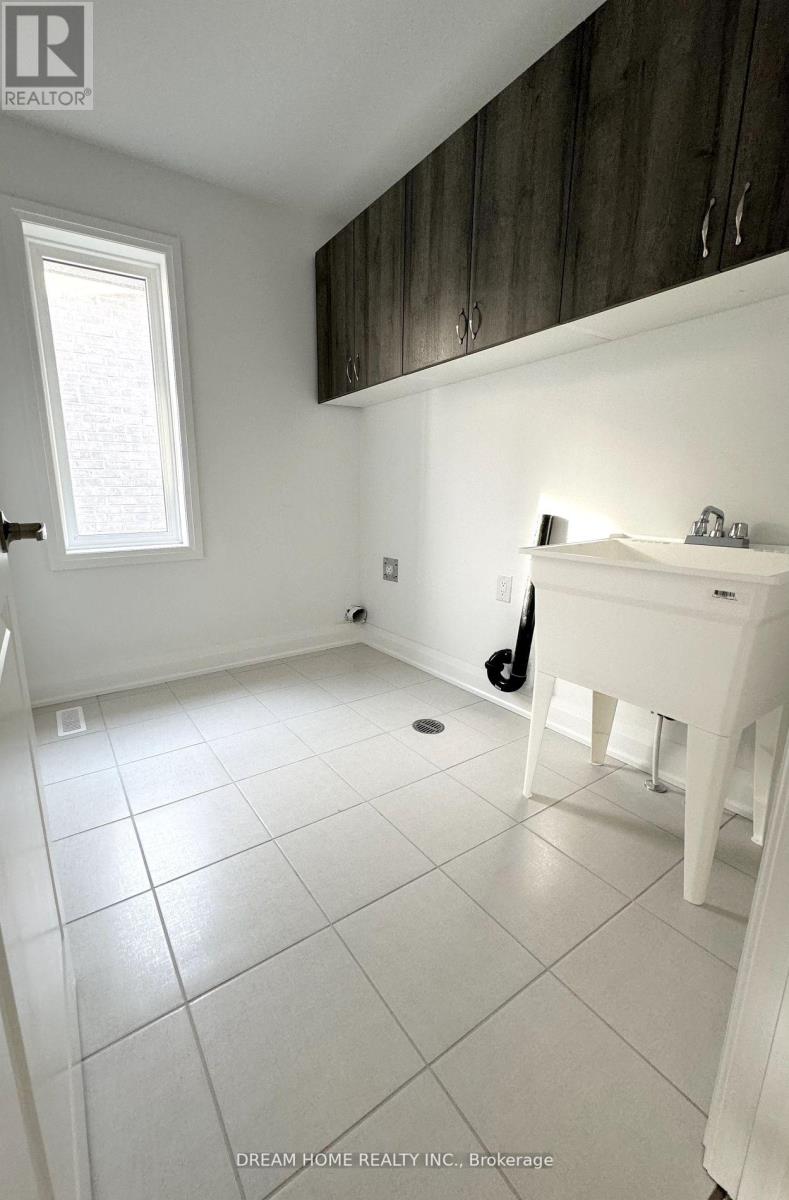 7 Gateway Drive Property Photo 13