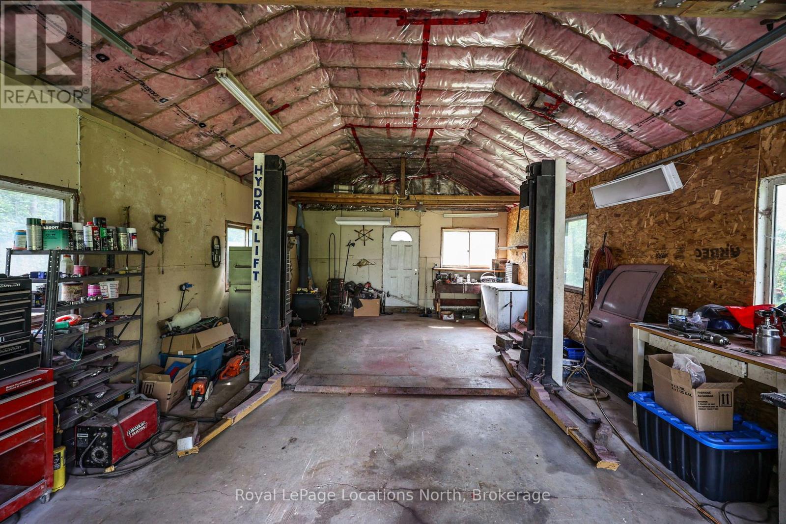 9031 Beachwood Road Property Photo 2