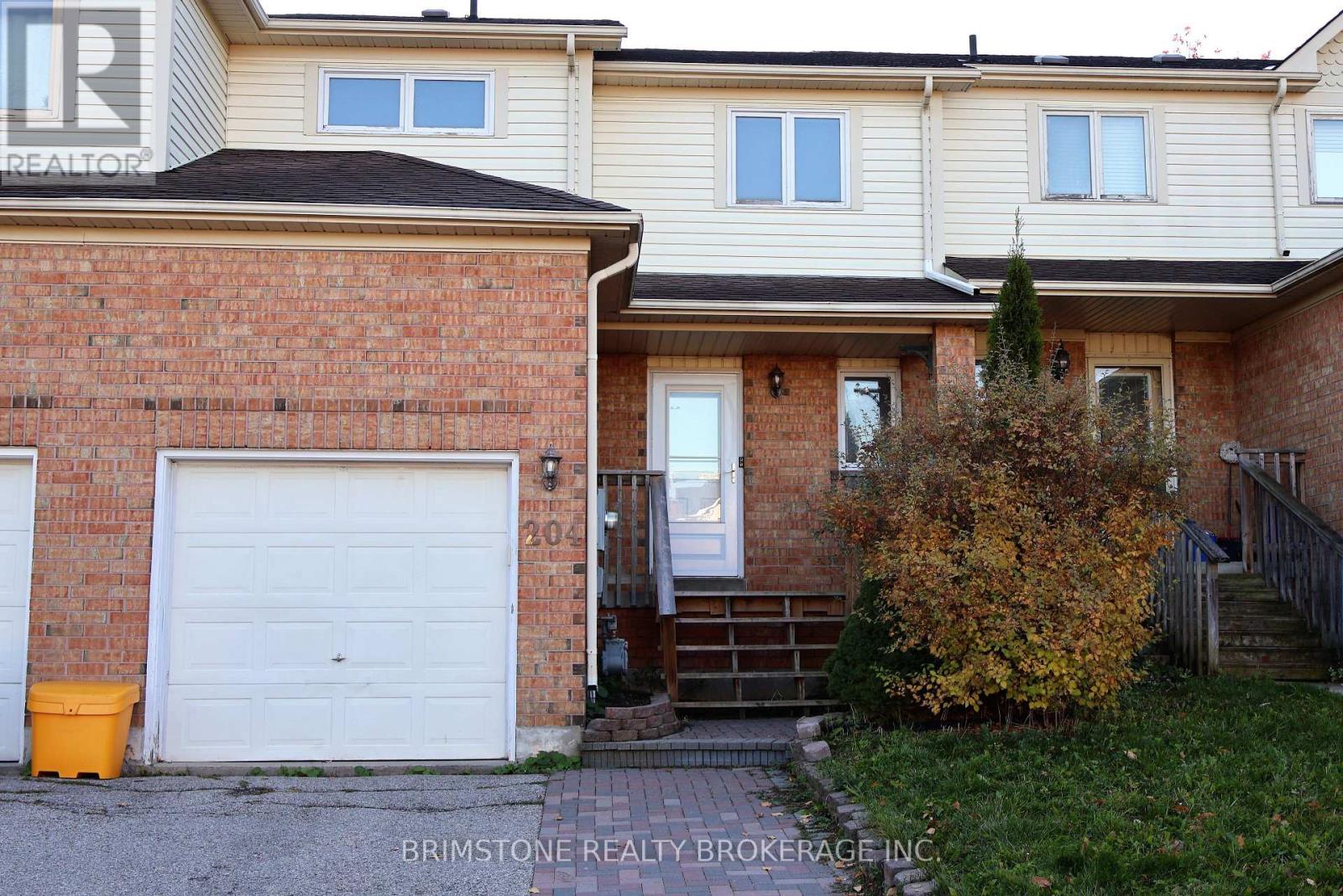 204 Pickett Crescent Property Photo 1