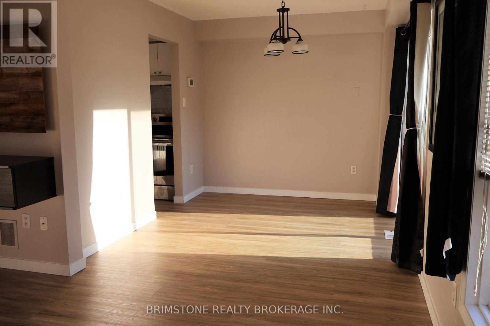 204 Pickett Crescent Property Photo 5