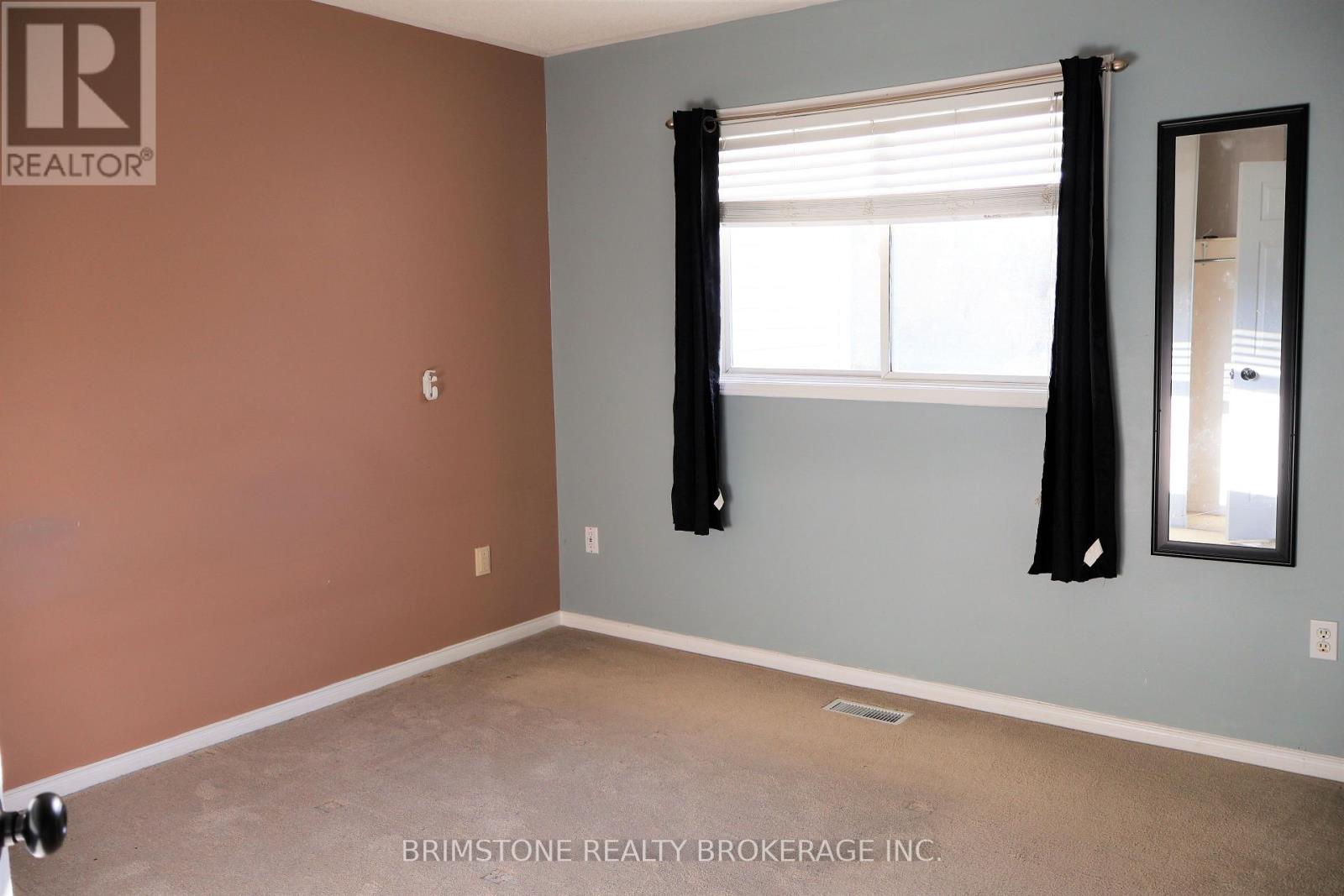 204 Pickett Crescent Property Photo 21